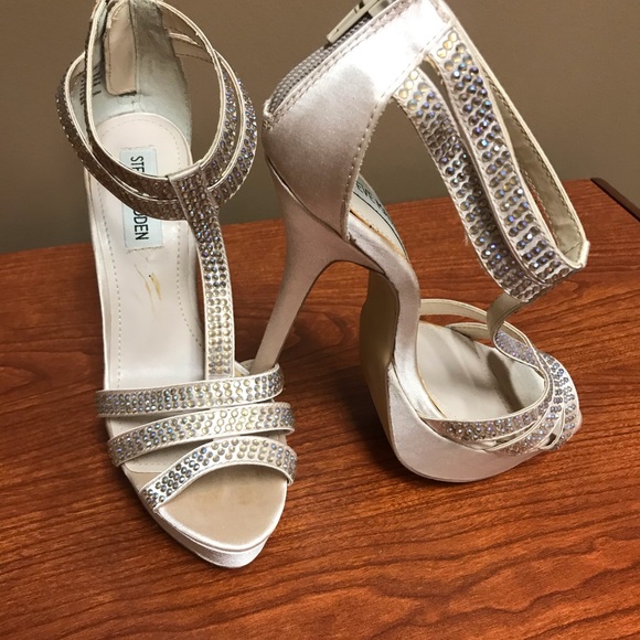 Steven Madden 4” Platforms - Picture 2 of 2